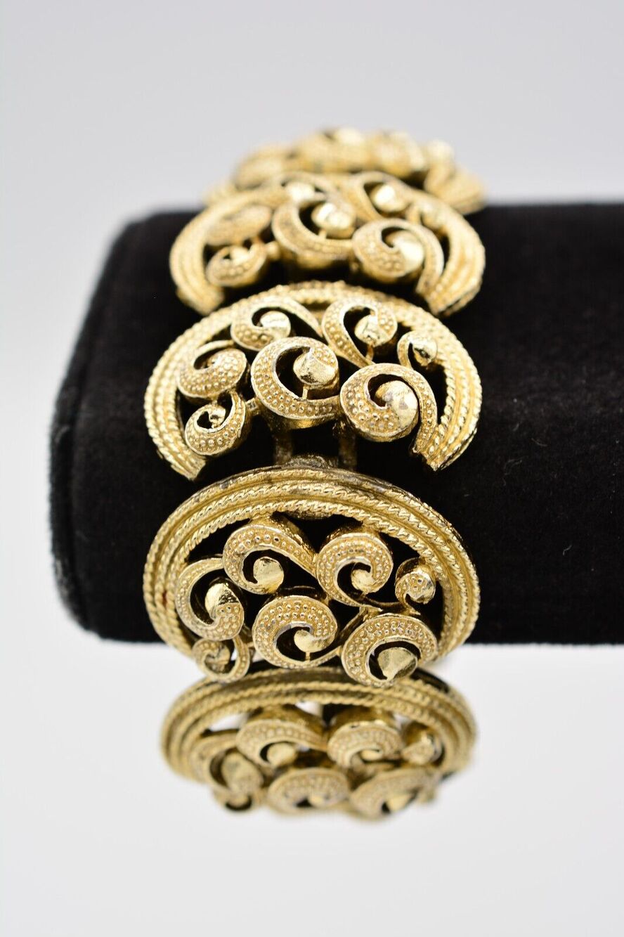 Coro Vintage Bracelet Brushed Gold Chunky Textured Linked Pegasus Signed Bin7